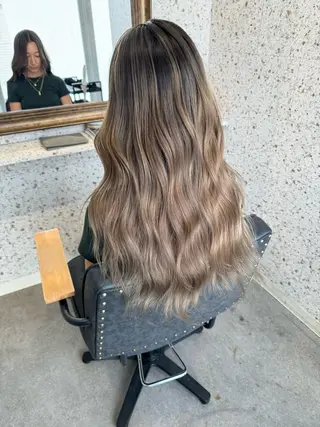 ロング 有人/バレイヤージュ /シャドールーツのヘアスタイル
