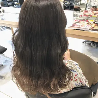 セミロング カラー 荒木 依莉亜のヘアスタイル