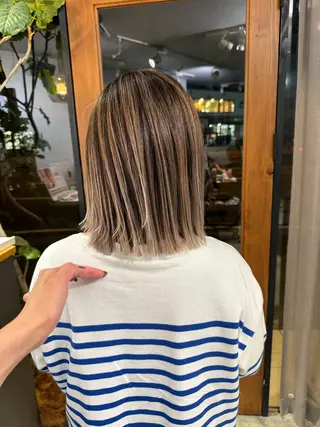 ミディアム 岸川 恭子のヘアスタイル