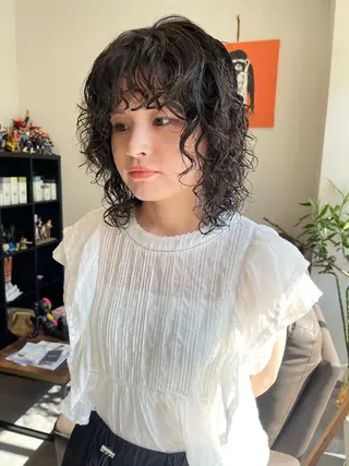 ミディアム カラー パーマ アトム/ウルフ パーマ/レイヤーのヘアスタイル