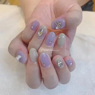 ネイル 𝘙𝘪𝘰𝘯𝘢 ...🕯🤍のネイルデザイン