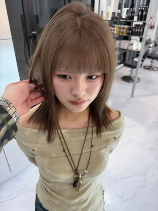 ミディアム カラー TATSUブリーチ/ ミルクティーベージュのヘアスタイル