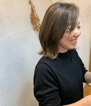 ミディアム to/y   （トーイ）所属・田中 はるなのヘアスタイル