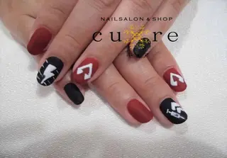ミディアム ネイルサロン Cureのネイルデザイン
