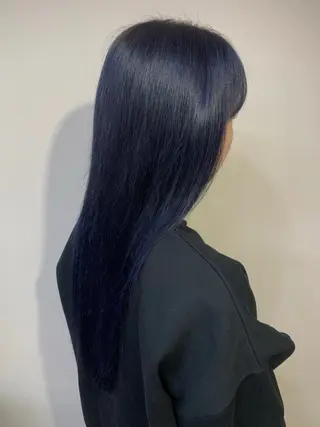 カラー ニシタニ コハルのヘアスタイル