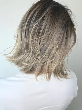 ショート カラー ito. ブリーチ/髪質改善のヘアスタイル