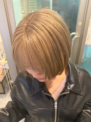 ショート カラー Bish Yanaのヘアスタイル