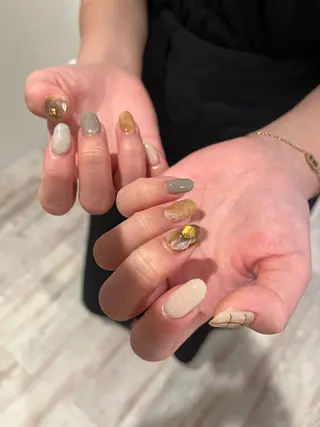 ネイル une／YUKINA 🫧大人nuanceのネイルデザイン