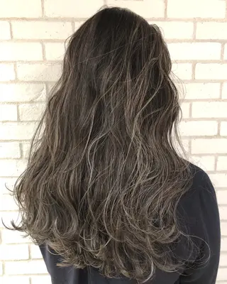 カラー she2.shinjuku所属・takumi Hのヘアスタイル