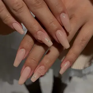 ネイル 𝑟𝑖𝑠𝑎 🕯‎🤍のネイルデザイン