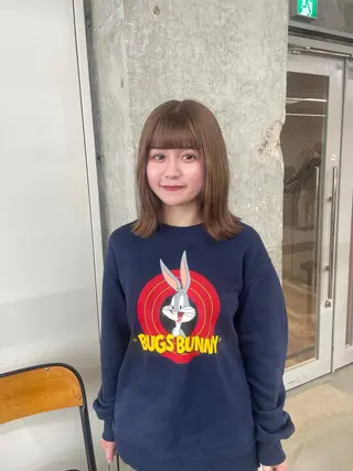 ミディアム 鈴木瑛里／ブロンド ベージュ／男女のヘアスタイル