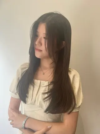 ロング カラー 顔周りレイヤーカット 透明感カラー達冨のヘアスタイル