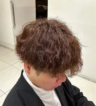 カラー ヘアアレンジ メンズ ユージ ✂︎ パーマ＆ハイトーンのヘアスタイル