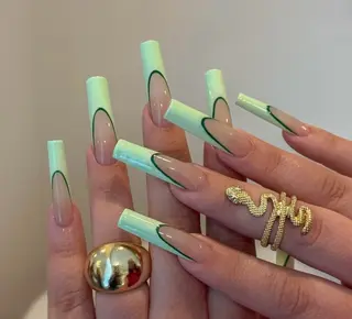 ネイル 高木 維麗絲のネイルデザイン