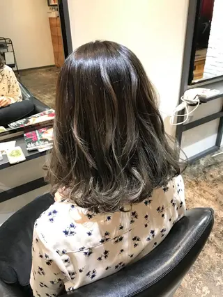 ミディアム カラー UMEDA FIGAROのヘアスタイル