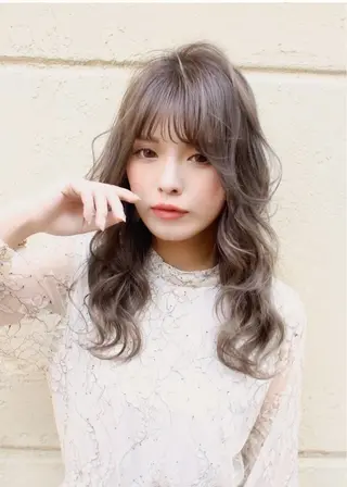 ミディアム ブリーチなしダブル/ レイヤーカット 小棹のヘアスタイル