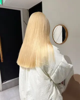 セミロング デザイン🥇複雑履歴 ハイトーン特化のヘアスタイル