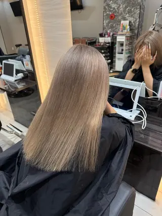 セミロング ラピス大阪アメ村店所属・大阪ハイトーン✨ 🇺🇸髪質改善🌴のヘアスタイル