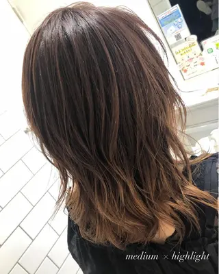 ミディアム カラー ブリーチ無し白髪ぼか し/艶髪/津嘉山のヘアスタイル