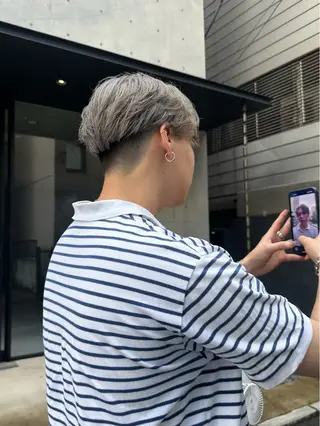 ミディアム カラー パーマ メンズ SALOWIN 原宿 iori所属・🌟原宿指名No.1 センターパート⭐️のヘアスタイル