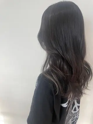 セミロング カラー 三浦 瑠璃のヘアスタイル