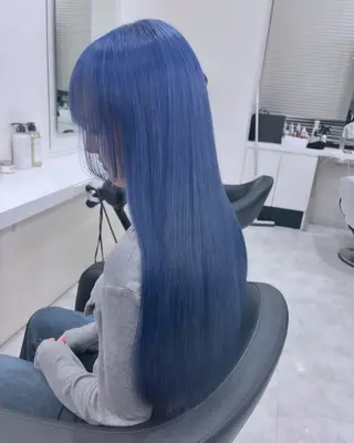 ロング カラー 🩵色落ち可愛い 寒色カラー🩵のヘアスタイル