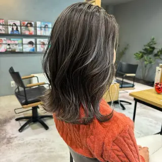 セミロング カラー 岡崎/髪質改善/ ハイトーン/鈴木進のヘアスタイル