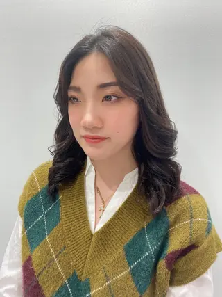 セミロング カラー カマチョ タイスのヘアスタイル