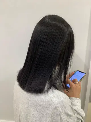 ミディアム カラー ぱつっとボブ/ 小野あかねのヘアスタイル