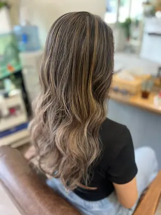 ロング カラー 鶴見 和美のヘアスタイル