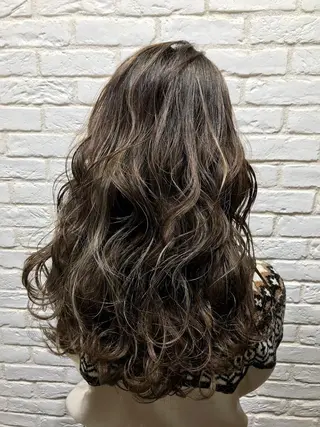 ロング カラー UMEDA FIGAROのヘアスタイル