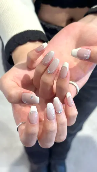 ネイル 🎀韓国レイヤー特化 🎀ベージュ/ミクのヘアスタイル
