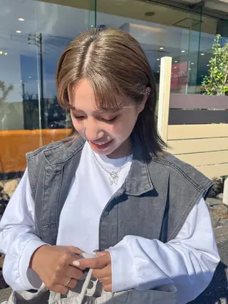 ミディアム カラー 犬塚 梨花のヘアスタイル