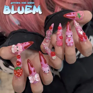 ネイル BLUEM なな🐶のネイルデザイン
