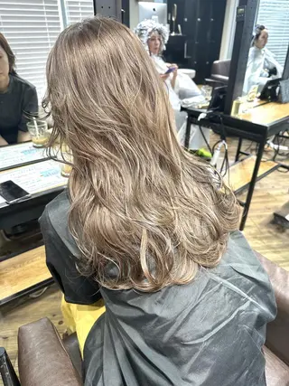 ミディアム カラー ARCANAブリーチ レイヤーカット/原宿のヘアスタイル