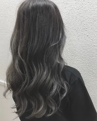 ロング カラー にった みずきのヘアスタイル
