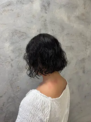 ショート パーマ ともか/美髪透明感 カラー/顔周りカットのヘアスタイル