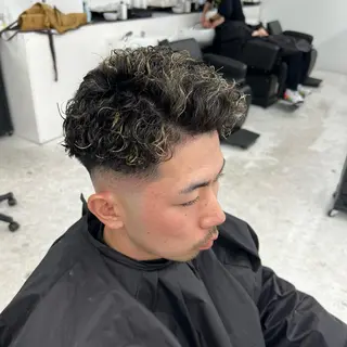 ショート カラー パーマ 豊崎 佑輔のヘアスタイル