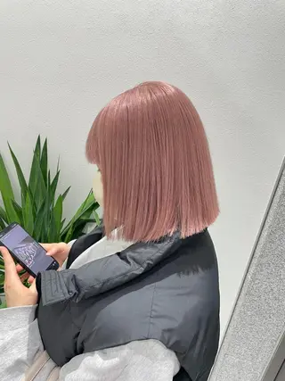 ミディアム 名古屋ムラ修正 ハイトーンのヘアスタイル