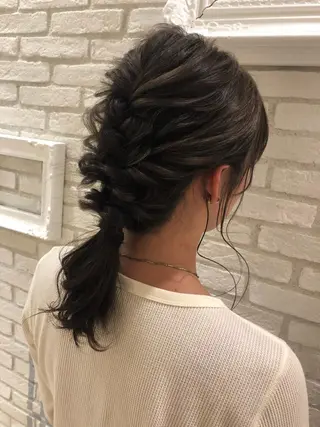 セミロング ヘアアレンジ MIOベージュカラー 柔らかいカラーのヘアスタイル