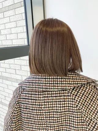 ショート カラー 小森 衣純のヘアスタイル