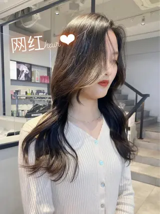 ロング カラー レイヤーカット カノン🩷のヘアスタイル