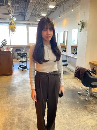 ロング カラー MIOベージュカラー 柔らかいカラーのヘアスタイル