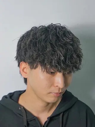 ミディアム パーマ メンズ 寺本 竜也のヘアスタイル