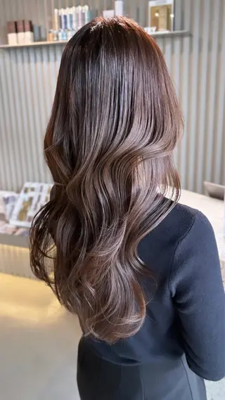 カラー 岐阜/ホノカ 23°のヘアスタイル