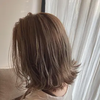 ミディアム 峯 志帆のヘアスタイル