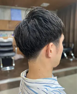 ショート メンズ センターパート/ニ ュアンスパーマのヘアスタイル