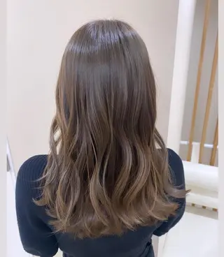 セミロング mina .のヘアスタイル