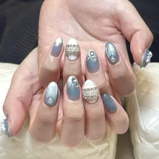 ネイル RAFFINE 月🦋🩵のネイルデザイン