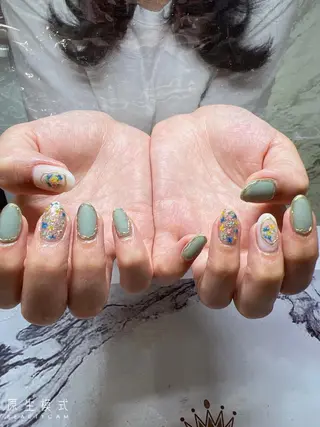 ネイル Guarendo錦糸町店所属・ガレンドウ 白澤 愛子のネイルデザイン